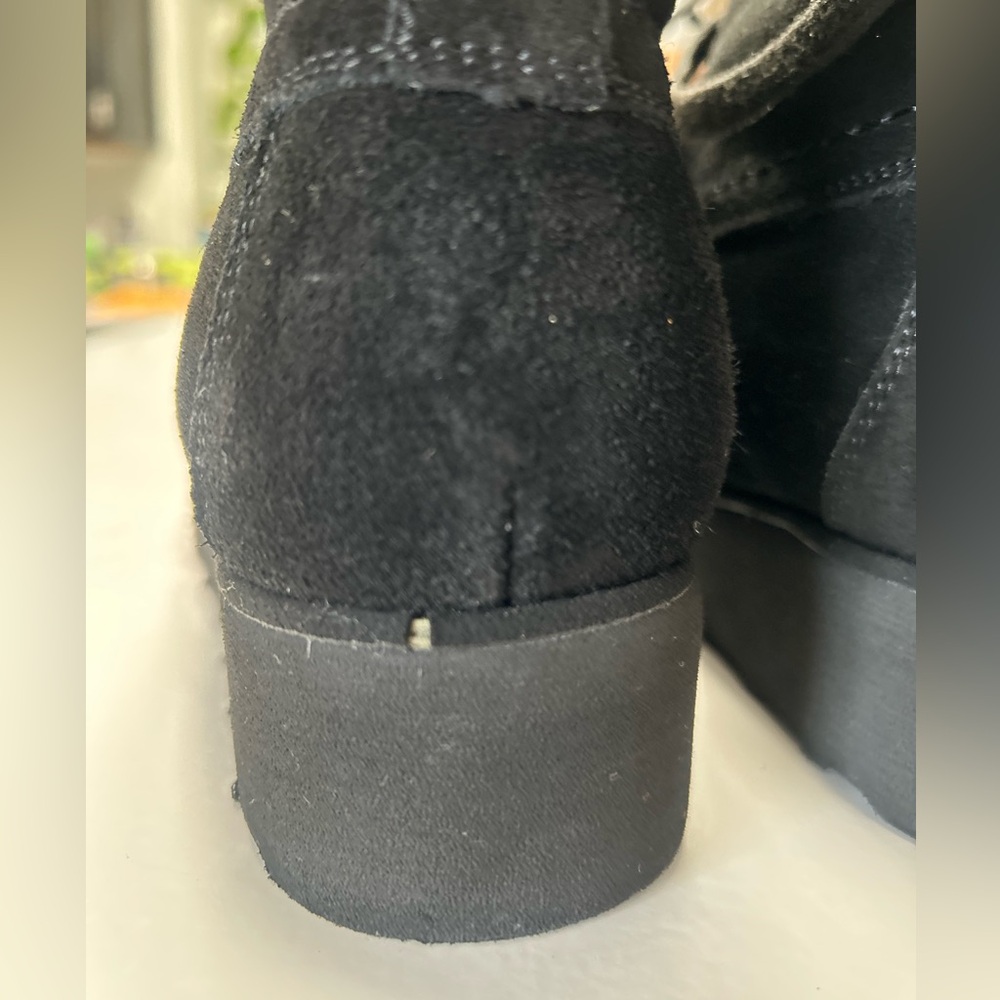 BearPaw Women’s Black Boots Size 7 - Picture 9 of 10